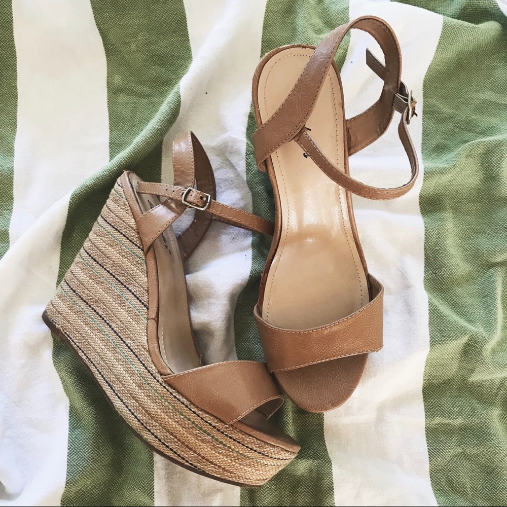 BRECKELLES Tan/Nude Leather Wedges w/Stripes